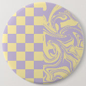 チェックと渦巻き – パステルイエローとパープル 缶バッジ (正面)