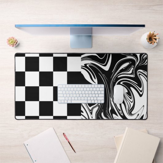 チェックと渦巻き – 白黒 デスクマット (オフィス1)