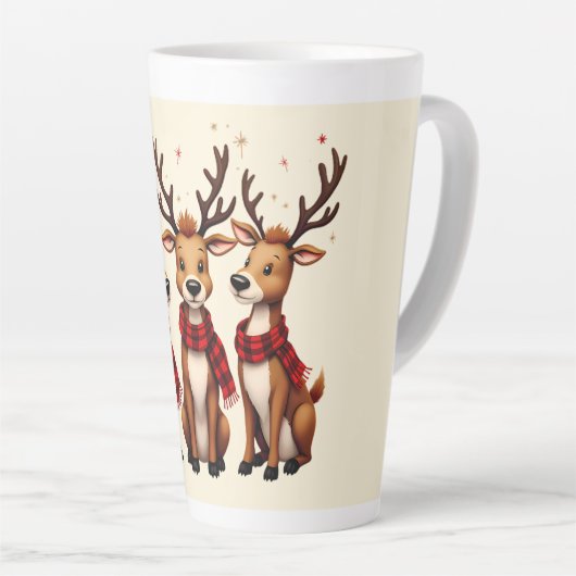 チェックのマフラーをつけたかわいいクリスマスのトナカイの3匹セット カフェラテマグ (右アングル)