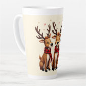 チェックのマフラーをつけたかわいいクリスマスのトナカイの3匹セット カフェラテマグ (左アングル)