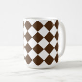 チェックの茶色と白のレトロ コーヒーマグカップ (正面右)