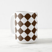 チェックの茶色と白のレトロ コーヒーマグカップ (正面左)