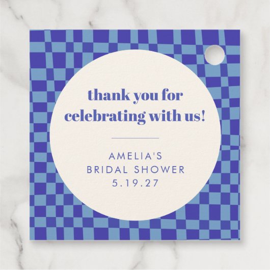 チェックボードブルーのカスタム ブライダルシャワーの感謝メッセージ フェイバータグ (裏面)