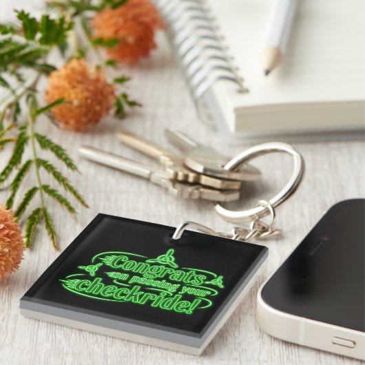 チェックライドを通過するおめでとう! keychain キーホルダー (正面右)