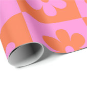 チェック柄のゆがんだ波打つピンクとオレンジの花 ラッピングペーパー (ロールコーナー)