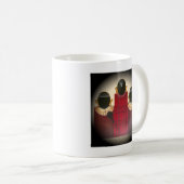 チェック柄のマサイ一家の肖像画 コーヒーマグカップ (正面右)