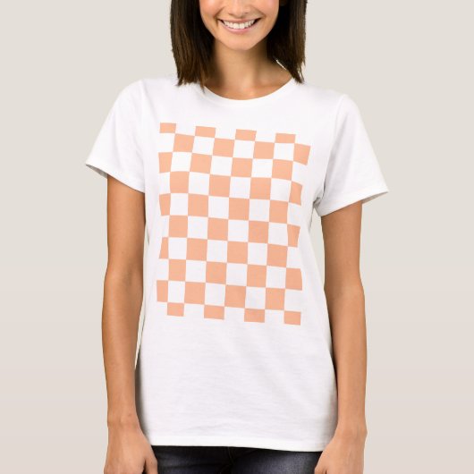 チェック柄の四角形 ピーチとホワイトの幾何学 レトロ Tシャツ (正面)