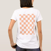 チェック柄の四角形 ピーチとホワイトの幾何学 レトロ Tシャツ (裏面)