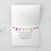 チェック柄の背景に赤ちゃんの足跡 カード (内部)