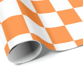 チェック模様のオレンジおよび白い ラッピングペーパー (ロールコーナー)