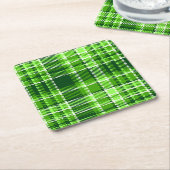 チェック模様の緑色パターン スクエアペーパーコースター (アングル)
