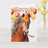 チェッ荷車を引くトホースおもしろい誕生日 カード (黄色い花)