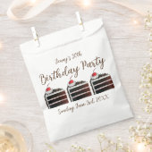 チェリーブラックフォレストケーキスライス誕生日パーティー料理 フェイバーバッグ (クリップ留めされた状態)
