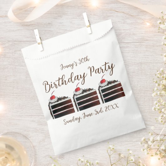 チェリーブラックフォレストケーキスライス誕生日パーティー料理 フェイバーバッグ (クリップ留めされた状態)