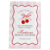 チェリー スウィート ピンク コケッティー ボウ ブライダル シャワー フェア ミディアムペーパーバッグ (裏面)