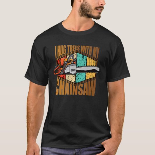 チェーンソーのランバージャックで木を抱き締める Tシャツ (正面)
