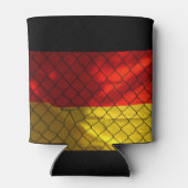 チェーンリンクフェンスの背後にあるドイツ国旗 缶クーラー (裏面)