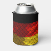 チェーンリンクフェンスの背後にあるドイツ国旗 缶クーラー (缶裏面)