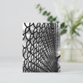 チェーンリンクフェンスアート写真(白黒) ポストカード (スタンド正面)