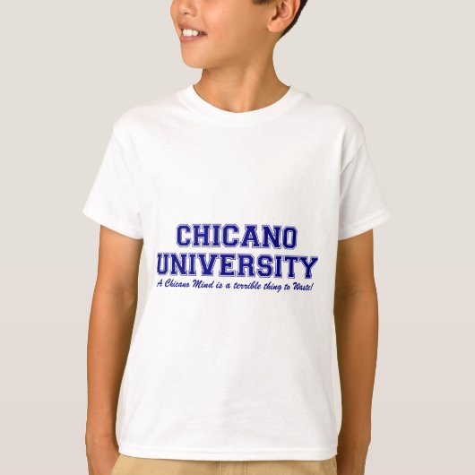 チカーノ大学 Tシャツ (正面)