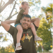 チキンおもしろいイースター卵狩り漫画ダーク Tシャツ