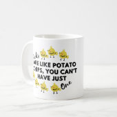 チキンおもしろい引用文：チキンはポテトチップスのようなものだ コーヒーマグカップ (正面左)