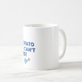 チキンおもしろい引用文：ニワトリとポテトチップブルー コーヒーマグカップ (正面右)