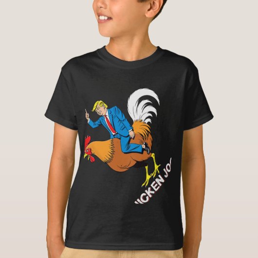 チキンジョッキートランプおもしろいミーム超現実的ユーモアTee Tシャツ (正面)