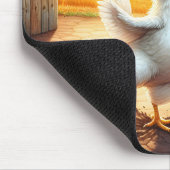 チキン踊りイン納屋周囲の庭 マウスパッド (コーナー)