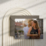 チケットのフェイク金ゴールド結婚式を予約する 案内ポストカード<br><div class="desc">このシンプルチケットと写真エレガントは、「を予約する」と書かれたモダンフェイク金ゴールドスクリプトを宛先の結婚式の日付カードに保存する。より多くの情報が背中にフィットし、人々が旅行できる場所に最適な結婚ために世界の地図の黒いイラストレーション!</div>