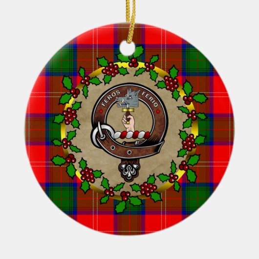 チゾルムクランバッジ&タータンチェックパーソナライズされたクリスマス セラミックオーナメント (正面)