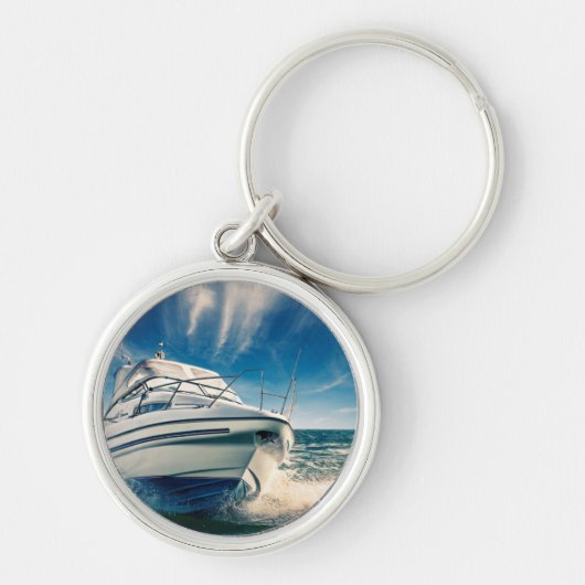 チチェスター港に入って来る力のボート キーホルダー (正面)