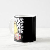 チックス私イースターおもしろい卵狩りハンターボーイズを掘る コーヒーマグカップ (正面左)