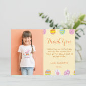 チック パステル イエロー 卵 キッズ 誕生日 フォト サンキューカード (スタンド正面)