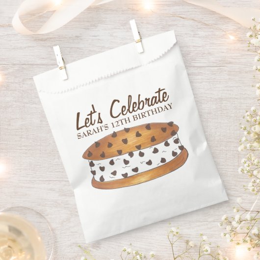 チップチョコレートチップクッキーアイスクリームサンドイッチ フェイバーバッグ (クリップ留めされた状態)