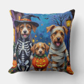チヌック犬のトリックまたは治療ハロウィーンの衣装 クッション (正面)