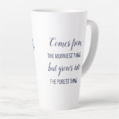 チノイスリーブルーホワイトロータスインスパイアズ引用文 カフェラテマグ (右アングル)