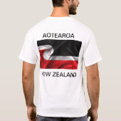 チノRangatiratangaの旗のaotearoaニュージーランド Tシャツ (裏面)