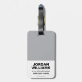 チビ(小さくかわいく書いた感じ)すごい男がレンガの壁を突き抜ける ラゲッジタグ (裏面縦)