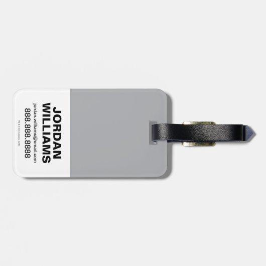 チビ（小さくかわいく書いた感じ）すごい男がレンガの壁を突き抜ける ラゲッジタグ (裏面横)