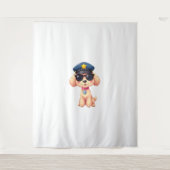 チビ（小さくかわいく書いた感じ）アニメ警察プードル犬 タペストリー (正面)