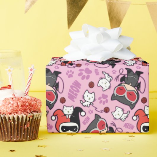チビ(小さくかわいく書いた感じ)キャットウーマン、ハーレークイン&キッテンズパターン ラッピングペーパー (誕生日パーティー)