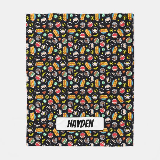 チビ(小さくかわいく書いた感じ)ジャスティスリーグヒーローとロゴパターン フリースブランケット (正面)