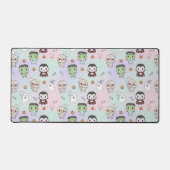 チビ（小さくかわいく書いた感じ）ハロウィンモンスター デスクマット (正面)