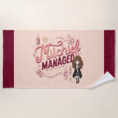 チビ（小さくかわいく書いた感じ）ハーマイオニー「いたずら管理中」 ビーチタオル (正面)