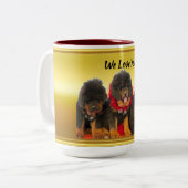 チベタン・マスティフのブラウンの子犬私達は愛します ツートーンマグカップ (正面左)