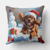 チベットのスパニエル犬走のクリスマス帽子と雪の中 クッション (裏面)