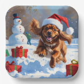 チベットのスパニエル犬走のクリスマス帽子と雪の中 ペーパープレート (正面)