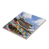 チベットの寺と祈りの言葉フラグ – 雲南省、中国 タイル (側面)