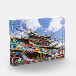 チベットの寺と祈りの言葉フラグ – 雲南省、中国 フォトブロック